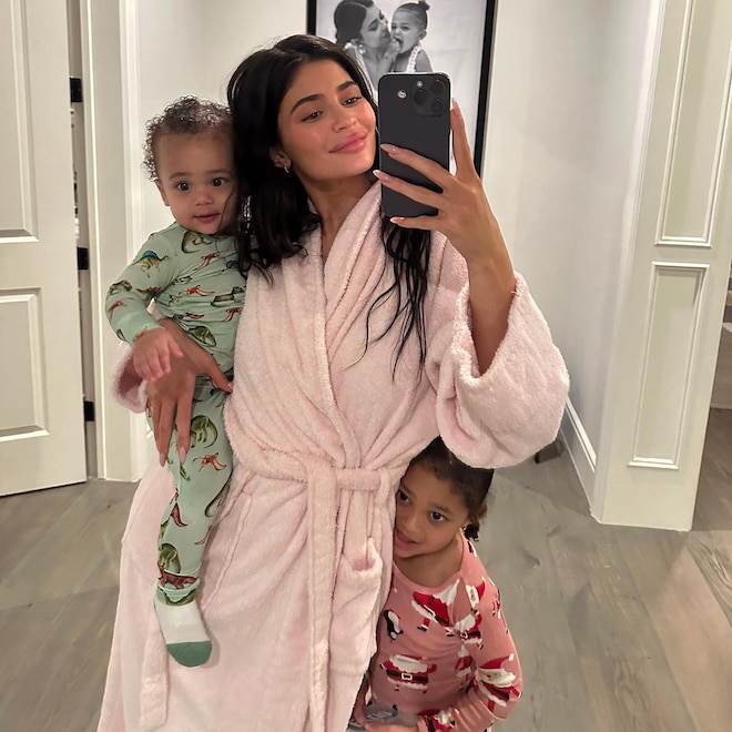 rs_1200x1200-230514125614-1200-kylie-jenner-stormi-aire-webster-mothers-day-1-instagram-cjh-051423.jpg