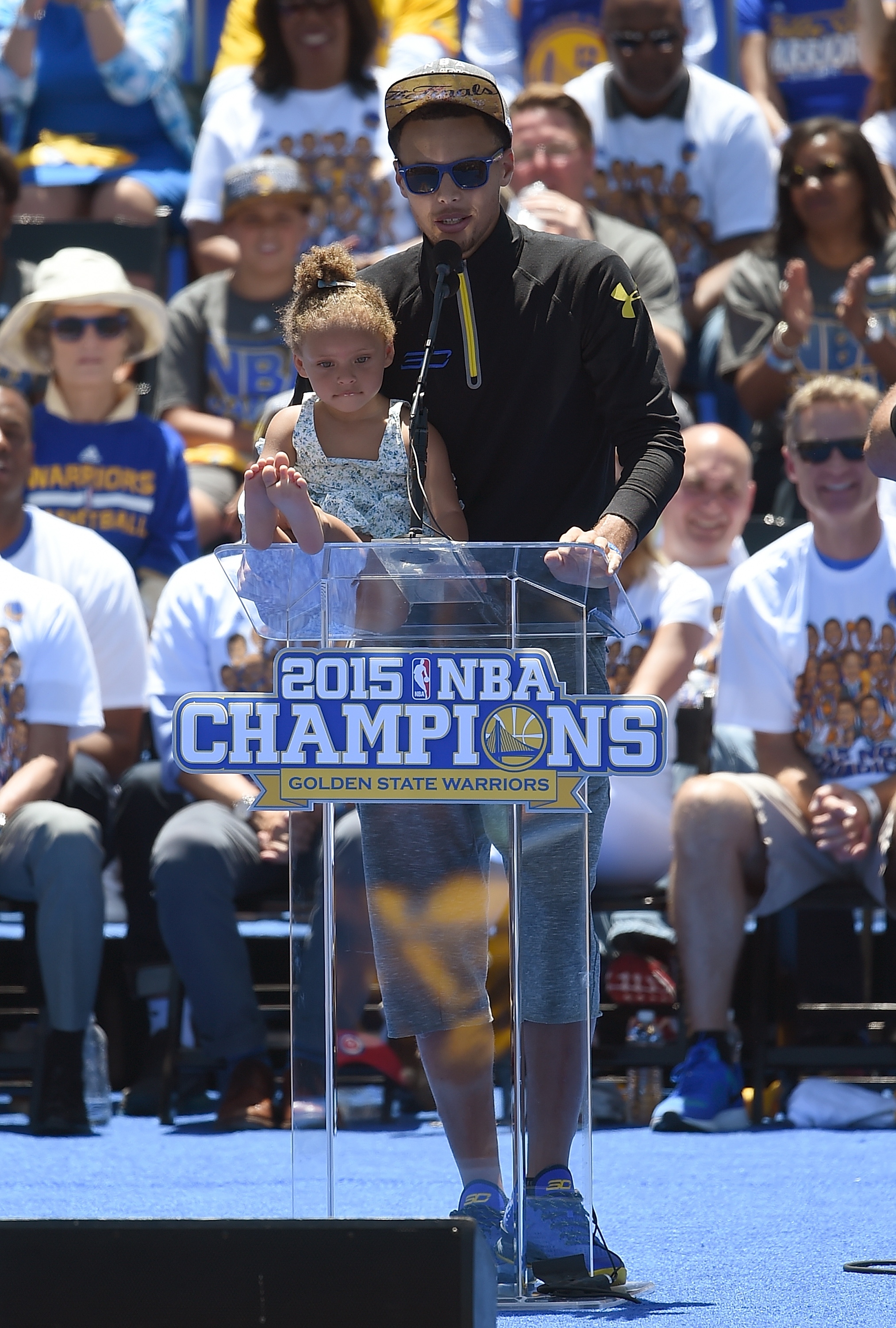 golden-state-warriors-victory-parade-20150619-221906-205.jpg