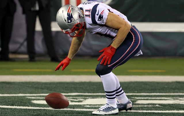 Edelman-is-the-anti-Gronk-when-it-comes-to-end-zone-spikes.-USAT.jpg