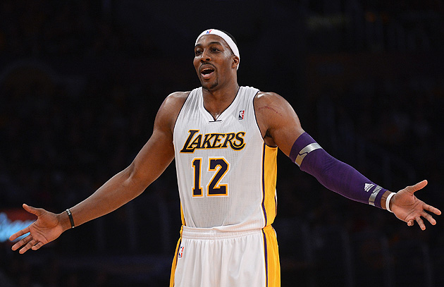 With-the-Lakers-struggling-is-Dwight-Howard-starting-to-wonder-if-he-wants-to-sign-in-L.A.-long-term.-Getty-Images.jpg
